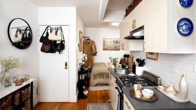 Transform Your Entryway with a Stylish Soap Dish for Functionality