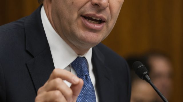 Senator Murphy Highlights Ongoing Corruption in Trump's Second Term | poker resmi, yakin qiu qiu, la
